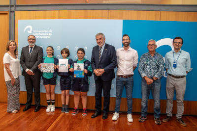 Entrega de premios a los ganadores del concurso de dibujo de Macaronight