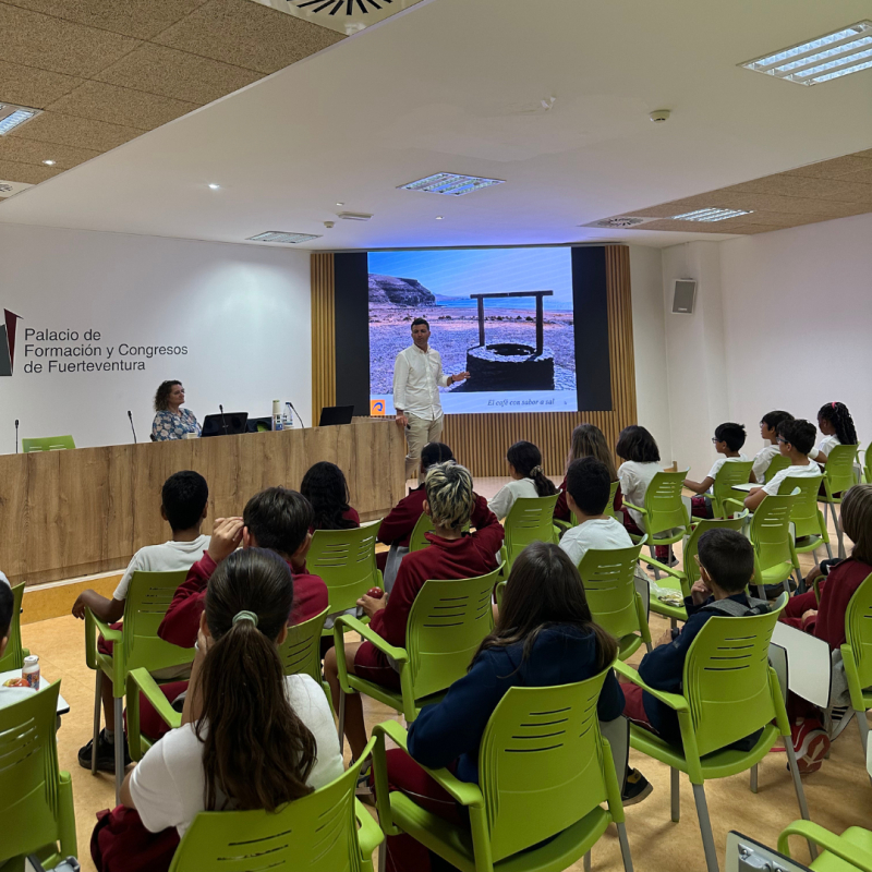M&aacute;s de 350 estudiantes visitaron el espacio de la ULPGC en las Miniferias de la ACIISI